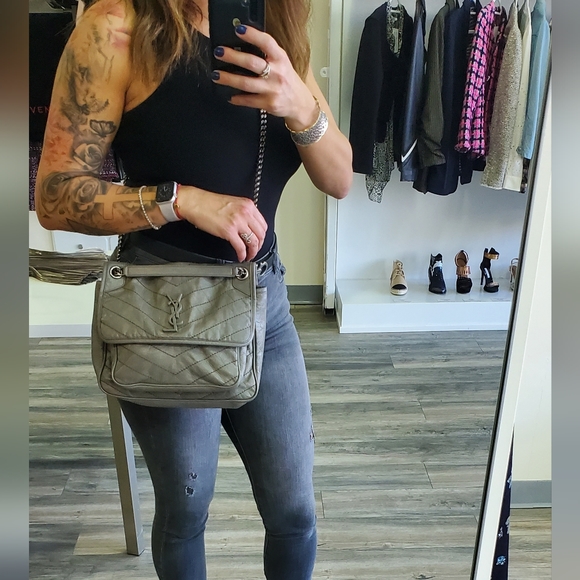 YSL Niki Medium crinkled leather shoulder bag - Picture 7 of 9